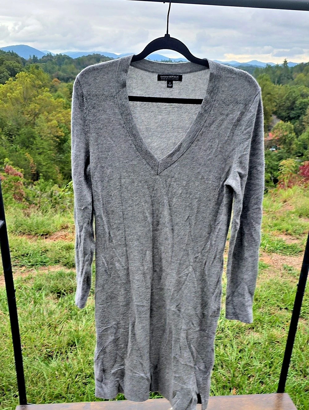 Banana Republic Gray V-Neck Midi Dress Size Small